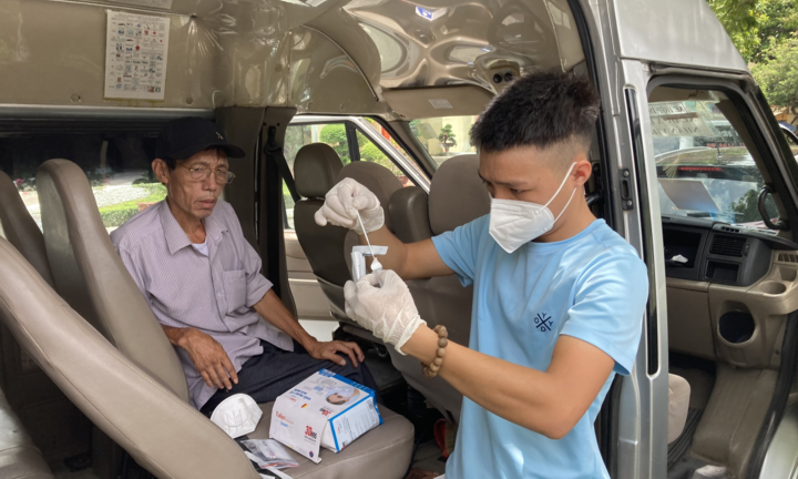 Rời điểm nóng Bắc Giang, 2 cha con quê Quảng Bình tình nguyện Nam tiến chở F0