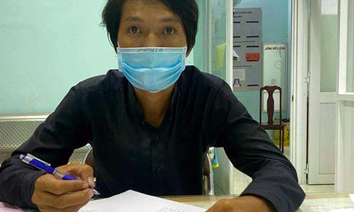 Lái ô tô gắn mác hỗ trợ chống dịch để đưa người về quê, thu 5 triệu đồng/người