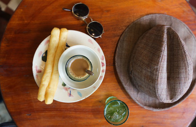 Ẩm thực Việt: Người Hà Nội ăn quẩy với phở, người Sài Gòn lại ăn với cà phê sữa