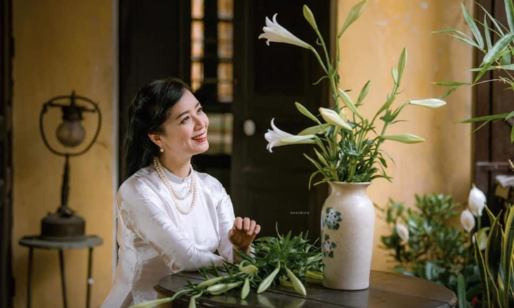 Ở nhà chống dịch, NSƯT Chiều Xuân 'luyện não', tập làm vlog