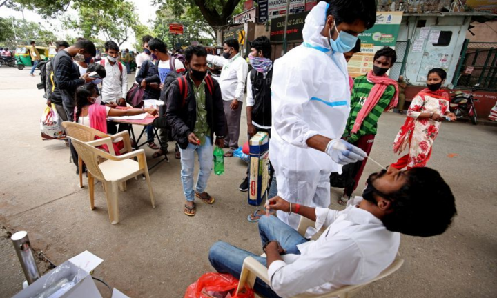 Dấu hiệu làn sóng COVID-19 thứ 3 tấn công Ấn Độ