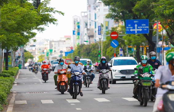 Ảnh: Đường phố Sài Gòn lại đông người