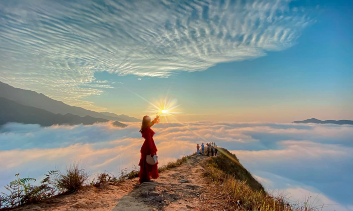 Ngắm biển mây tựa tiên cảnh ở Tà Xùa - điểm check-in hàng đầu của giới trẻ