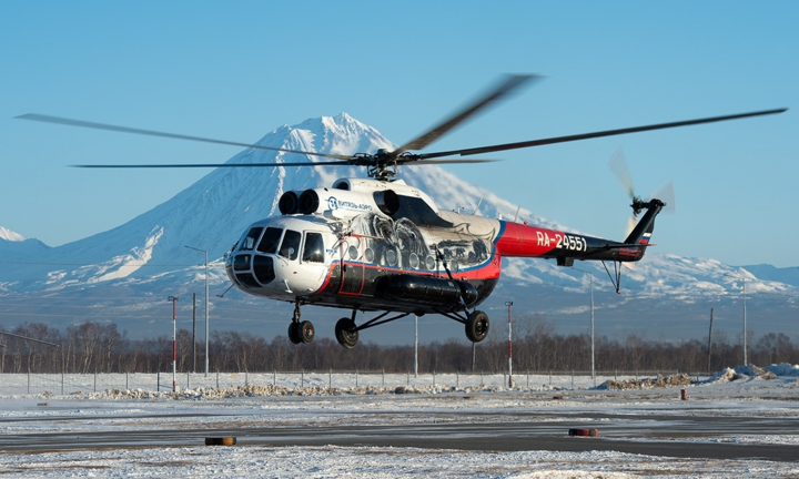 Trực thăng Mi-8 chở 16 người ở Nga chìm sâu dưới hồ khi hạ cánh khẩn cấp