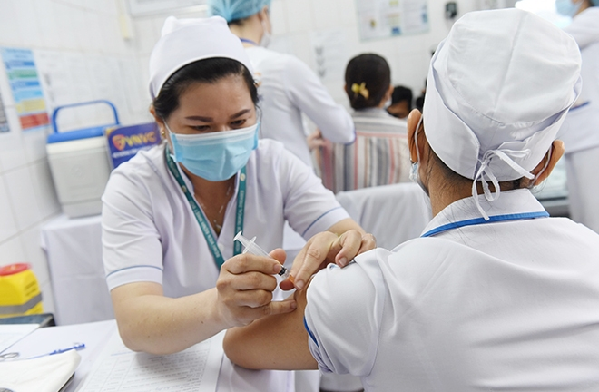 Quận đầu tiên ở TP.HCM hoàn thành tiêm vaccine COVID-19 mũi 1