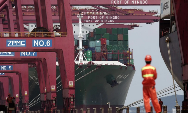 Biến thể Delta 'tấn công' cảng biển của Trung Quốc, vận tải toàn cầu ảnh hưởng