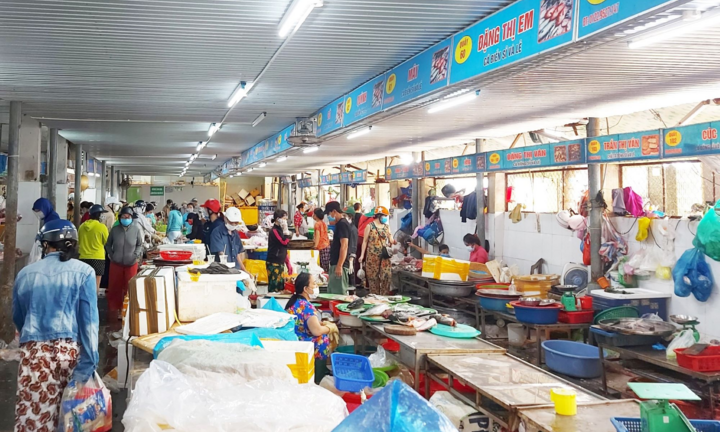 Đà Nẵng trước khi dừng mọi hoạt động 7 ngày: Chợ khan hàng, siêu thị ổn định