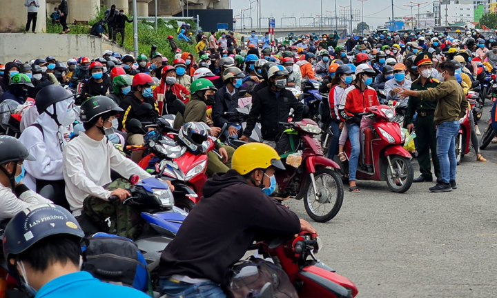 Thành ủy TP.HCM: Hỗ trợ tiền trọ, lương thực cho người gặp khó khăn