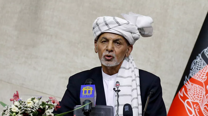 Tổng thống Afghanistan rời đất nước với 4 ô tô chất đầy tiền?