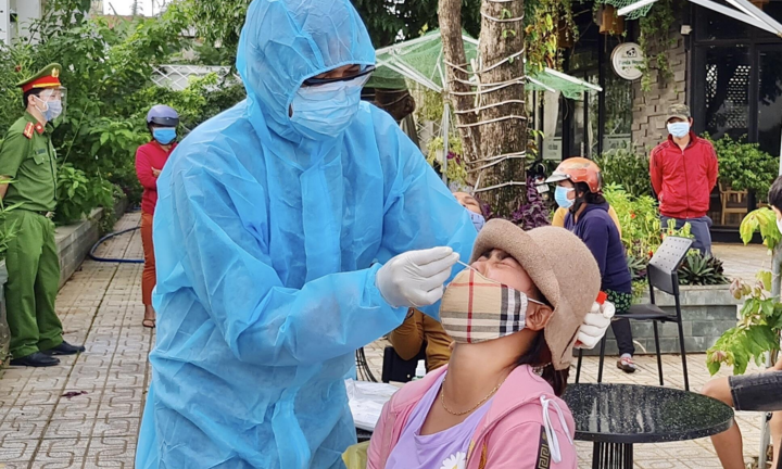 Gia Lai chạm mốc 400 ca COVID-19, Lâm Đồng thành lập bệnh viện dã chiến