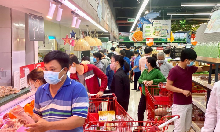 Ca mắc COVID-19 ngày càng tăng, các siêu thị ở Bình Dương vẫn chen chúc người