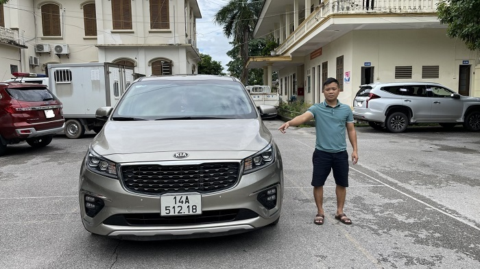 Quảng Ninh: Tài xế vi phạm tăng ga bỏ chạy, trung úy công an bị hất lên nắp capo