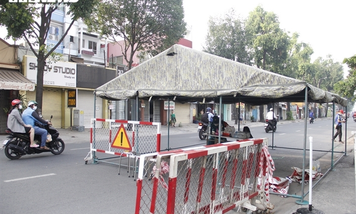 Lơ là chống dịch, phó bí thư xã ở TP.HCM bị đình chỉ chức vụ