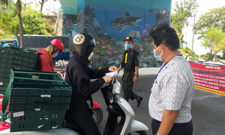 TP Nha Trang cho cư dân 'vùng xanh' được tập thể dục ngoài trời