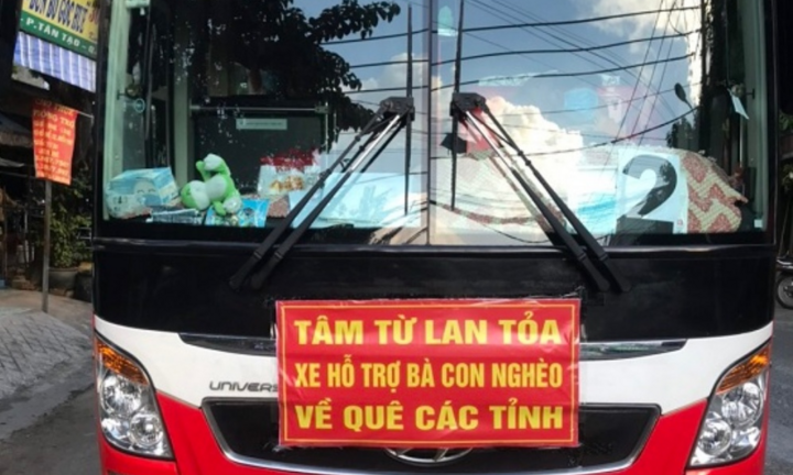 CSGT xử lý nhiều tài xế trái phép đưa người rời TP.HCM 