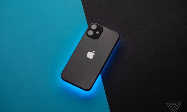 Email cũ tiết lộ Apple từng muốn làm iPhone nano
