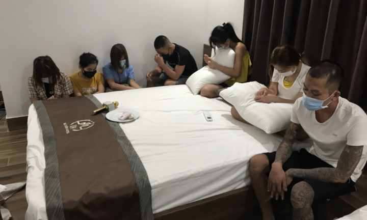 Bắt quả tang 7 nam nữ mở 'tiệc ma túy' trong khách sạn ở Hà Tĩnh giữa mùa dịch