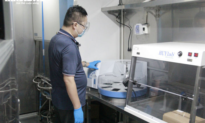 Bên trong xe xét nghiệm COVID-19 công suất 2.000-3.000 mẫu/ngày ở TP.HCM