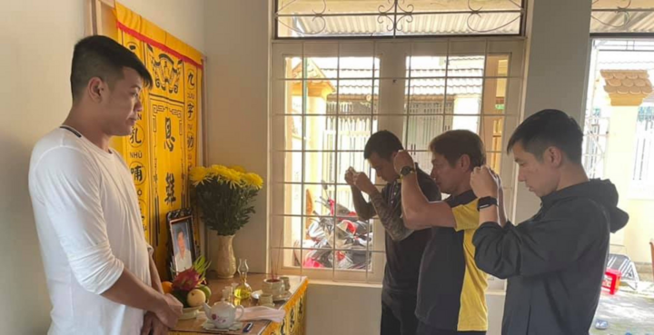 Giãn cách xã hội, thủ môn HAGL không thể về chịu tang ba