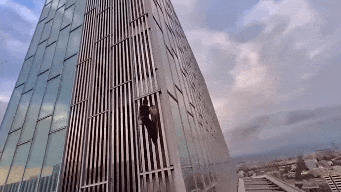 Video: Chàng trai tay không leo tòa tháp cao gần 120m