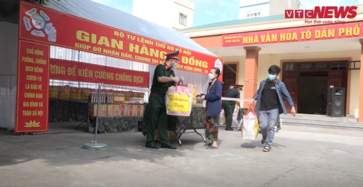 Video: 'Gian hàng 0 đồng' cho người nghèo của Bộ Tư lệnh Thủ đô