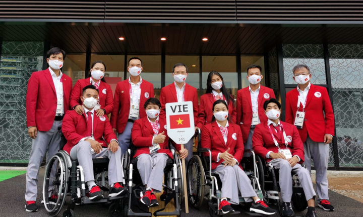 Đoàn Việt Nam diễu hành tại lễ khai mạc Paralympic Tokyo 2020