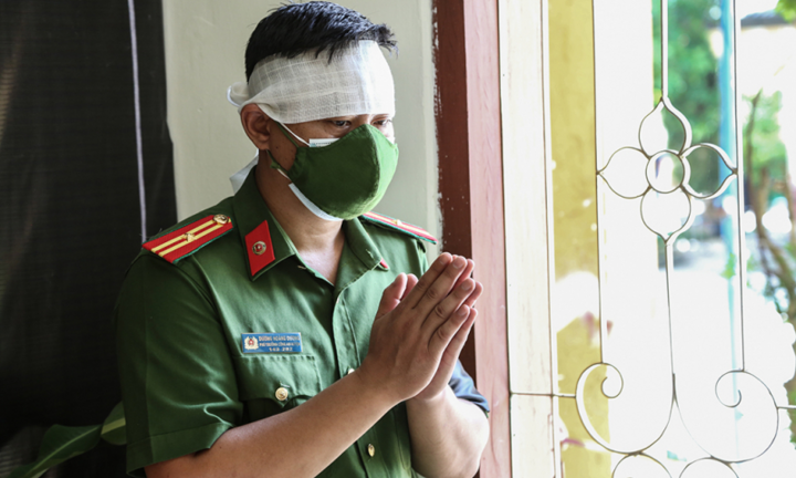 Bố mất không thể về chịu tang, Thiếu tá công an bái vọng từ nơi chống dịch 