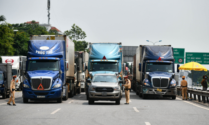 Bảy hiệp hội kiến nghị lên Thủ tướng về giấy đi đường mới