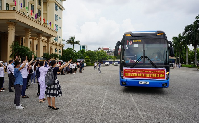 Hơn 500 bác sĩ, sinh viên tình nguyện vào miền Nam chống dịch