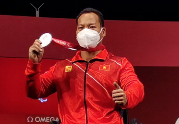 Lê Văn Công giành HCB Paralympic khi đang chấn thương nặng