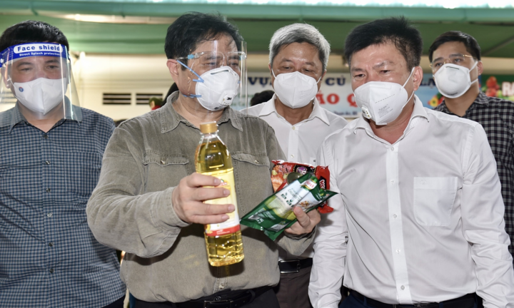 Thủ tướng 'mắt thấy tai nghe' công tác chống dịch tại Bình Dương