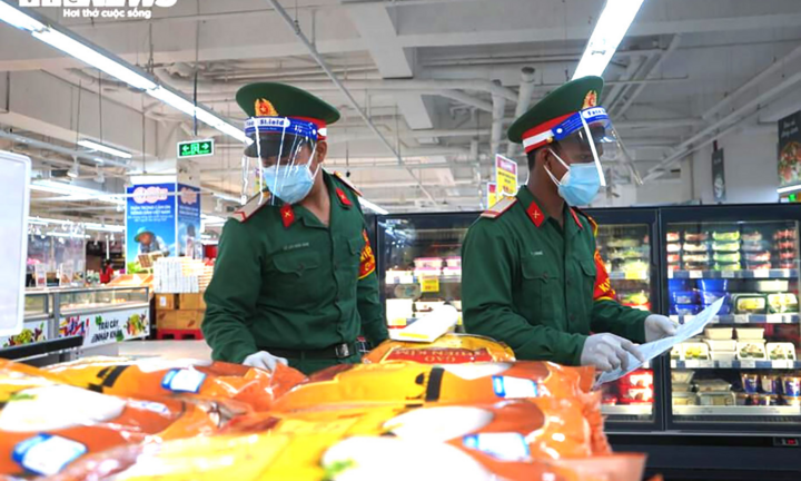 Đi chợ hộ bị 'bom' 100 đơn hàng/ngày, một phường ở TP.HCM 'méo mặt' bán tháo