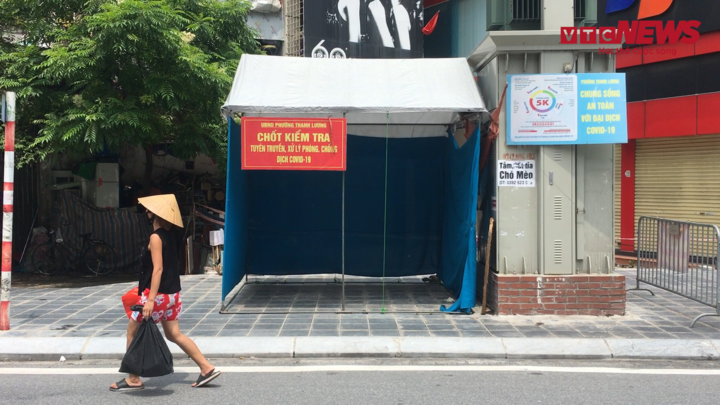 Video: Nhiều chốt kiểm dịch COVID-19 ở Hà Nội bỏ không, buông lỏng kiểm soát