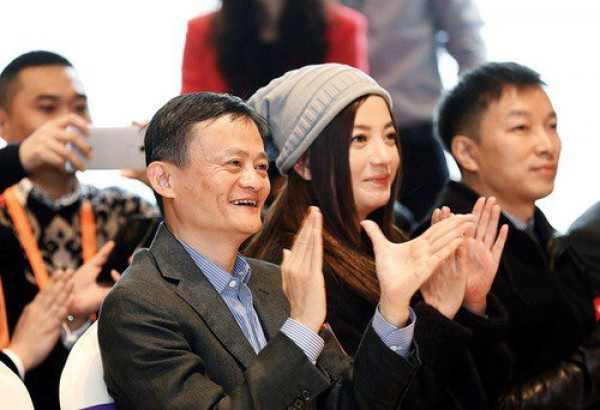 Jack Ma không còn đủ sức che chở, Triệu Vy 'ngã ngựa'