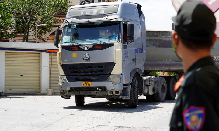 Hà Nội kiểm soát chặt luồng xanh, nhiều xe phải quay đầu