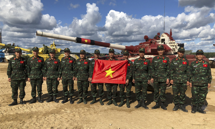 Tuyển Việt Nam không có biên chế xe tăng T-72 nhưng vẫn cực kỳ xuất sắc