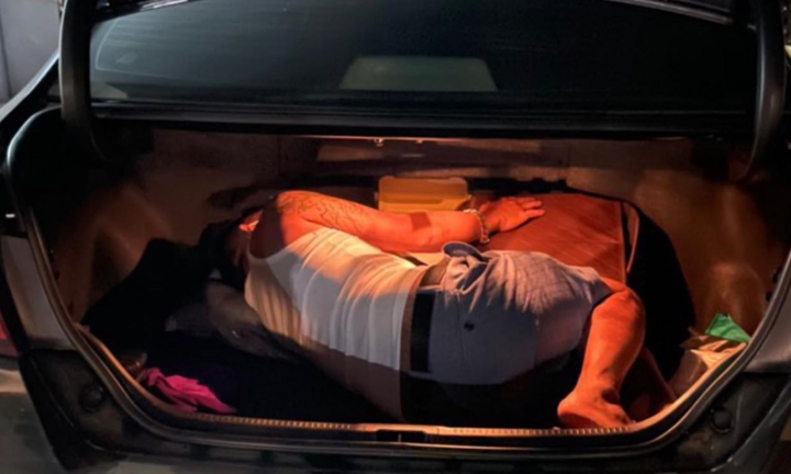 Người đàn ông nằm trong cốp ô tô để né chốt kiểm soát dịch ở Tuyên Quang