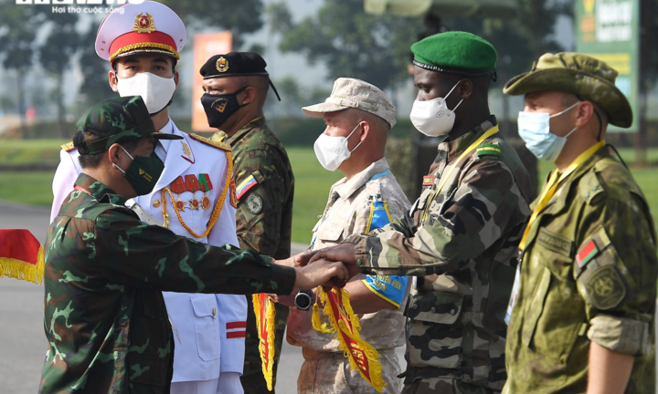 Bắt đầu thi 'Xạ thủ bắn tỉa' và 'Vùng tai nạn' tại Army Games 2021 ở Việt Nam