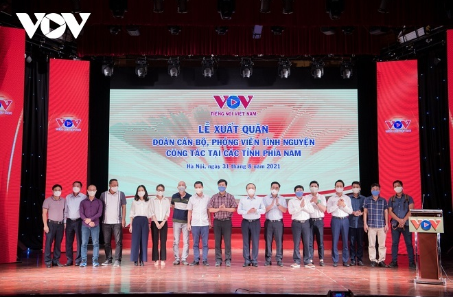 Đoàn cán bộ, phóng viên VOV xuất quân vào tâm dịch phía Nam công tác