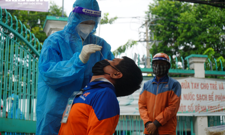 TP.HCM gia hạn xét nghiệm miễn phí COVID-19 cho shipper đến 15/9