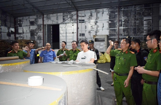 Những cuộn giấy nặng bất thường giúp công an lần ra đường dây buôn lậu quặng