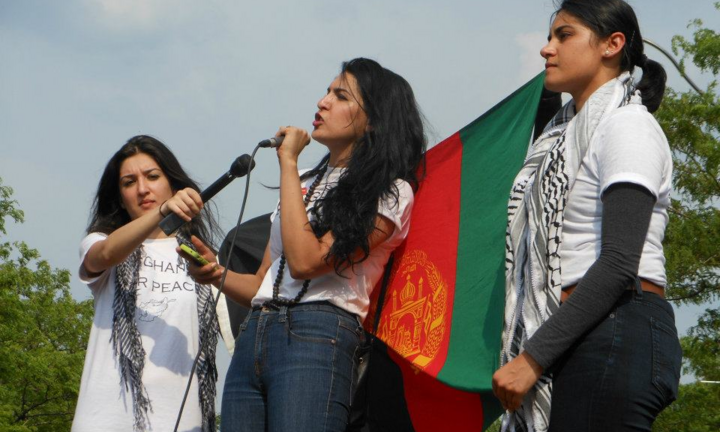 Phụ nữ Afghanistan đốt quần jean, chấp nhận sự cai trị của Taliban