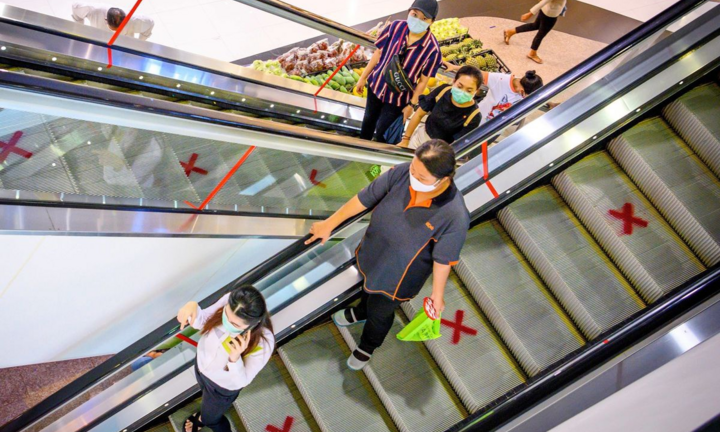 Gần 20.000 ca COVID-19 mỗi ngày, Thái Lan vẫn mở cửa kinh tế 