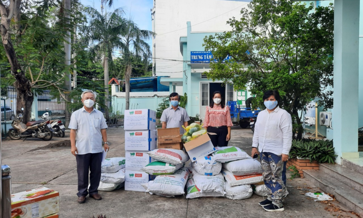 TP.HCM: Huyện Nhà Bè tiếp nhận 400 túi thuốc an sinh hỗ trợ F0 điều trị tại nhà