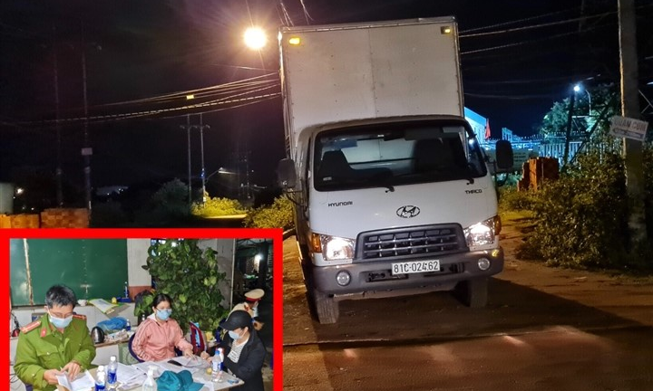 Cho người trốn trong thùng xe để vượt chốt, cả tài xế và người trốn bị phạt