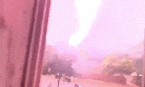 Video: Sét đánh liên tiếp 11 lần cùng một điểm ở Trung Quốc