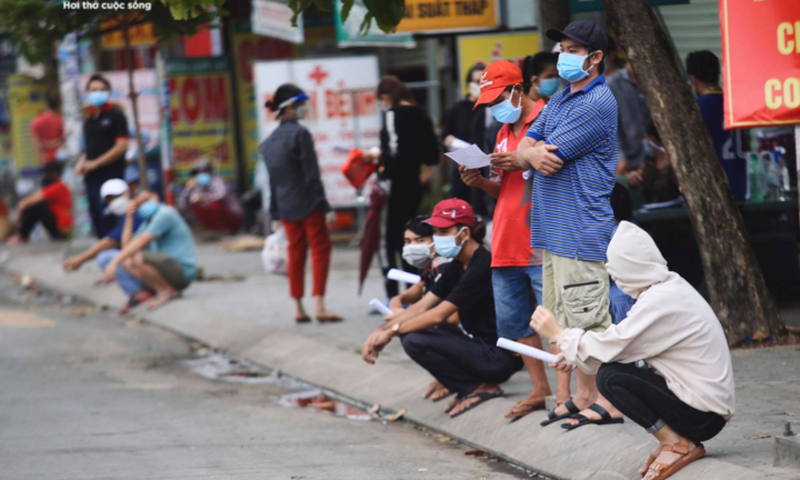 Bình Dương tạm ngưng cấp giấy thông hành mới cho người dân