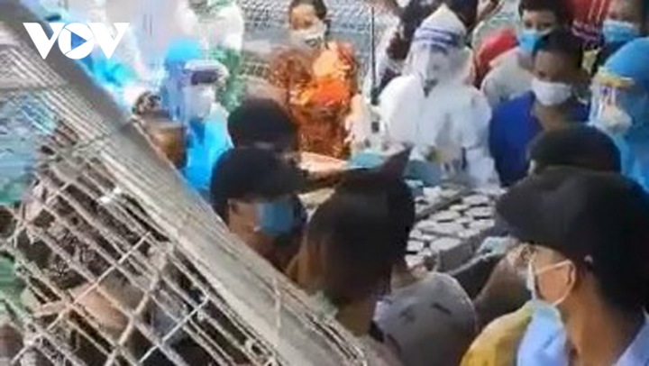 Chấn chỉnh tình trạng F0 chen lấn, giành suất ăn trong khu điều trị dã chiến
