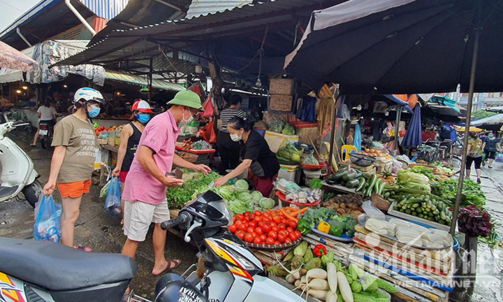 Dân vùng 1 Hà Nội: Mua hàng 2 lần/tuần, đặt online chỉ ship trong quận