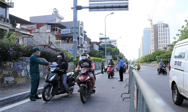 Hà Nội chưa xử phạt theo giấy đi đường mẫu mới